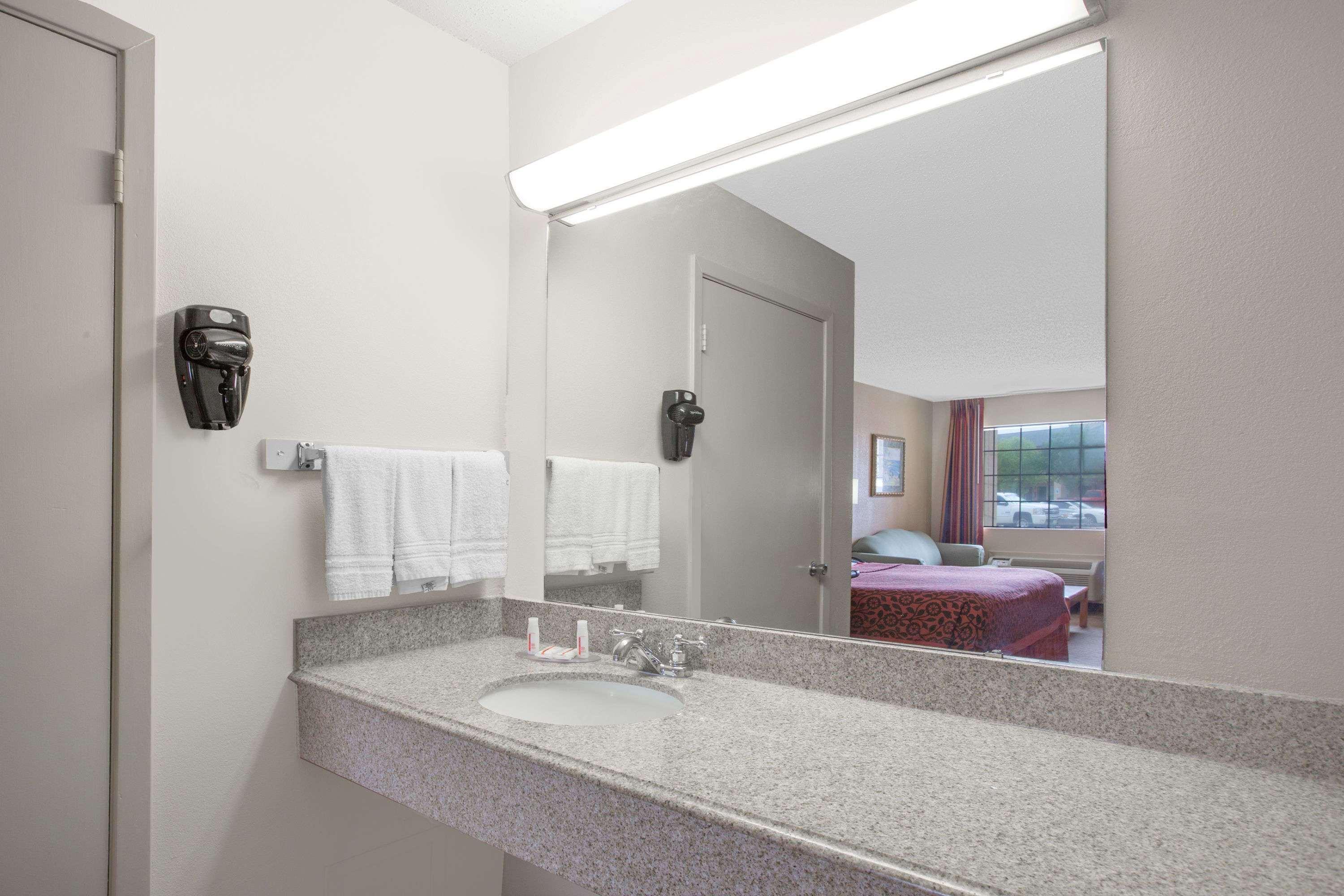 Days Inn By Wyndham Ruston La Ngoại thất bức ảnh